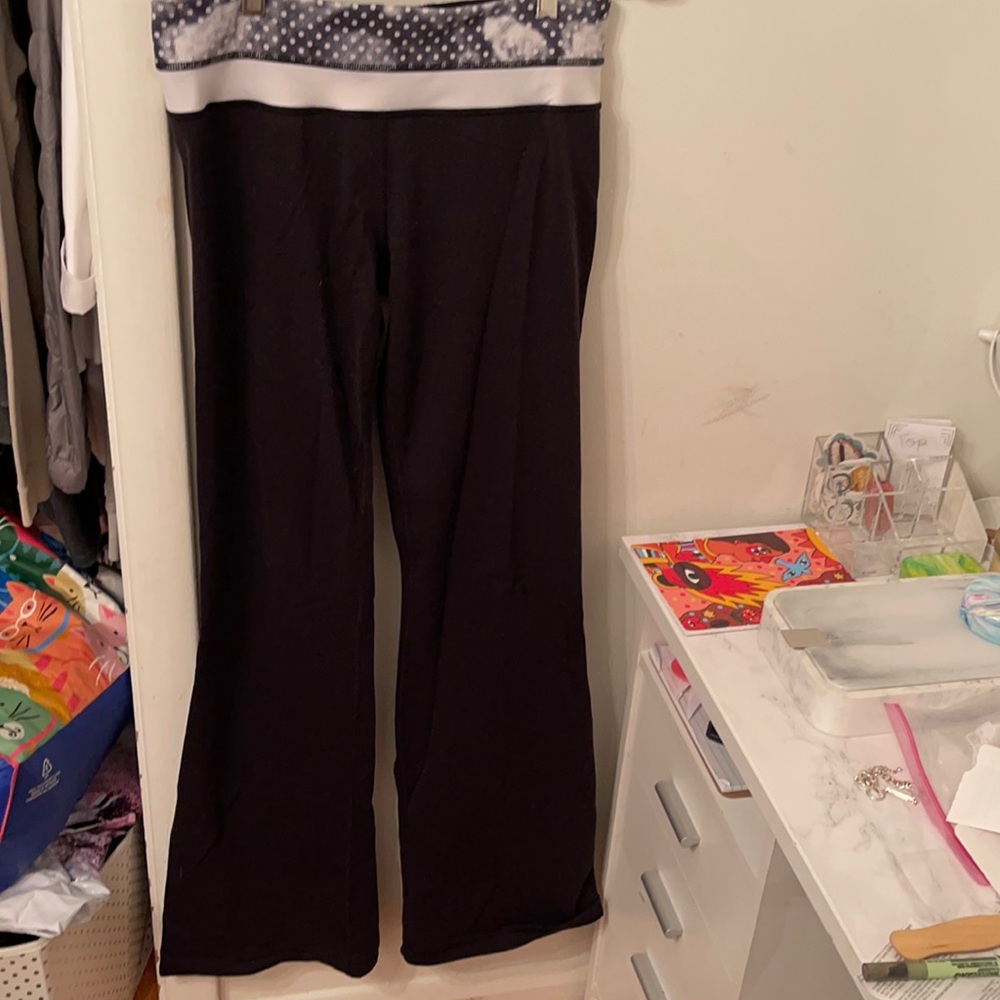 Lululemon size 8 boot cut yoga Pants